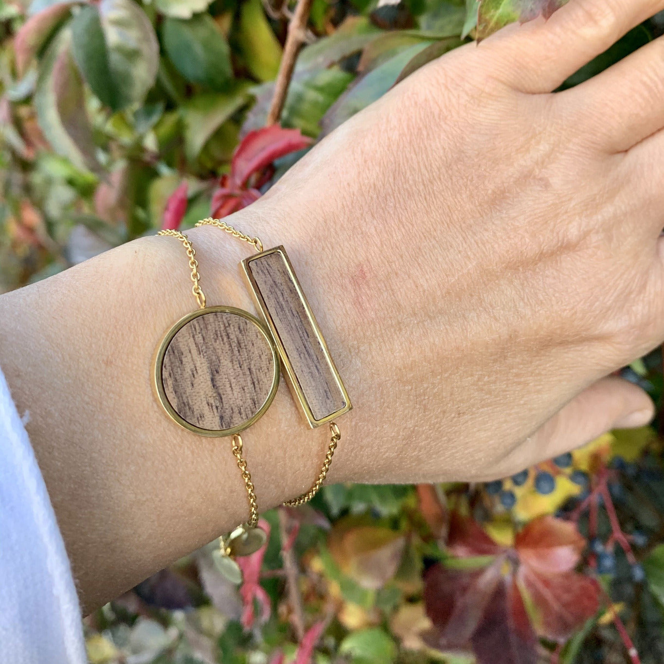 Daisy Walnut - Gold Bracelet